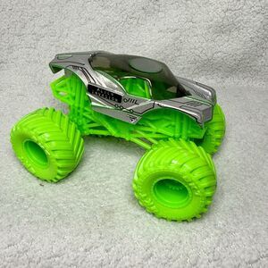Monster Jam Monster Truck Alien Invasion Hyper Fueled Series 26 1:64 RARE VHTF